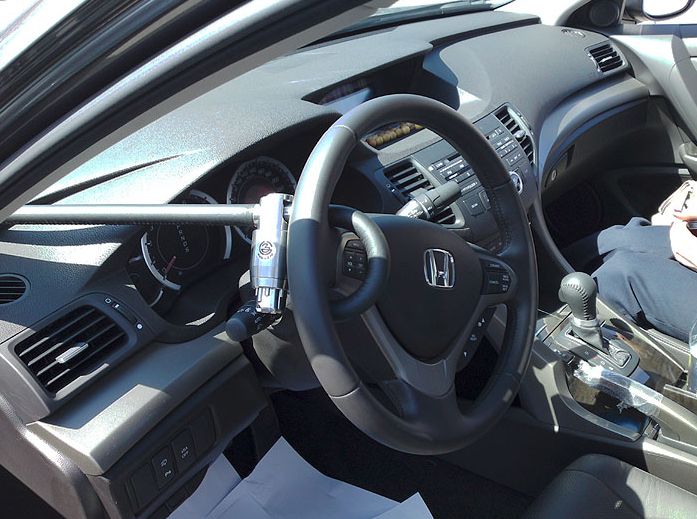 Steering Wheel Lock Anti-Theft Python on car Honda Accord 2008-2013