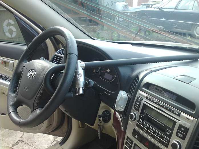 Steering Wheel Lock Hyundai Santa Fe II 20062012 AntiTheft Python