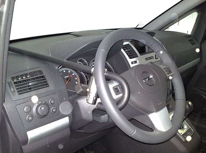 Steering Wheel Lock Opel Zafira B 20062014 AntiTheft Python