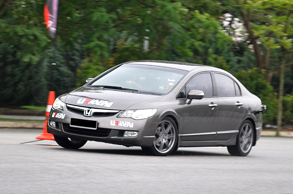 Honda Civic FD - With Ultra Racing Safety Bar