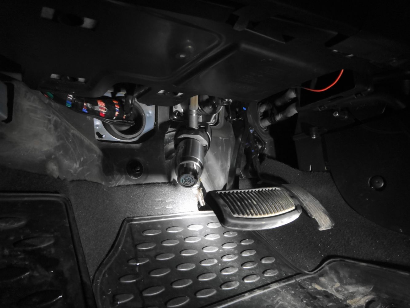 AntiTheft Hyundai i20 20092012 Mechanical Interceptor