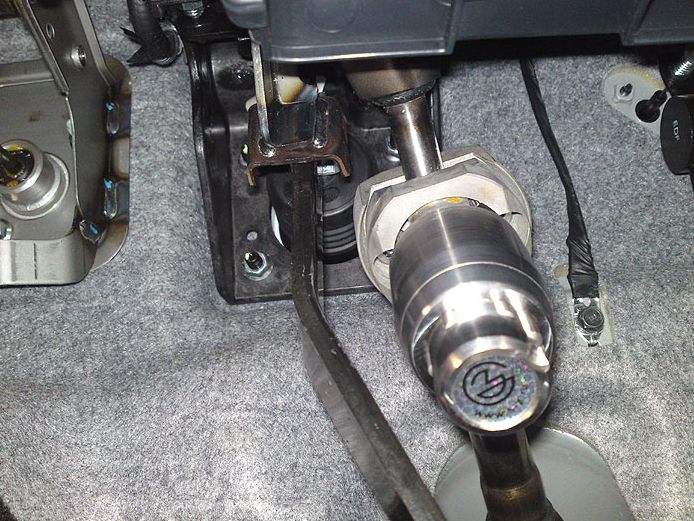 AntiTheft Kia Ceed 20062012 Mechanical Interceptor