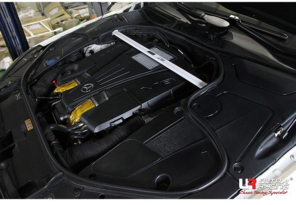Front Strut Bar from Ultra Racing for Mercedes-Benz S500 W222